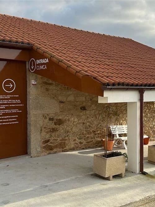 Fachada de Clínica A Xunqueira, centro de fisioterapia en Cee